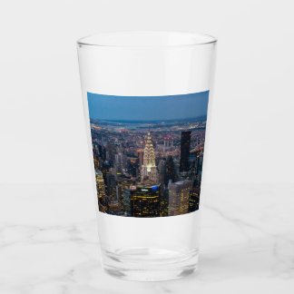 Verre de bières de nuit New York City Skyline