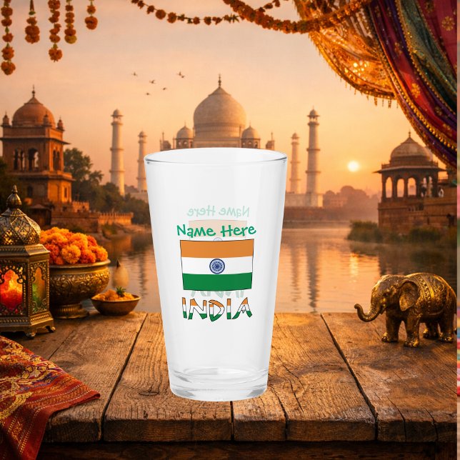 Verre Drapeau de l'Inde personnalisé à deux faces (Personalized drinking glass with Indian Flag, INDIA below in flag colors. Above green text for name.)