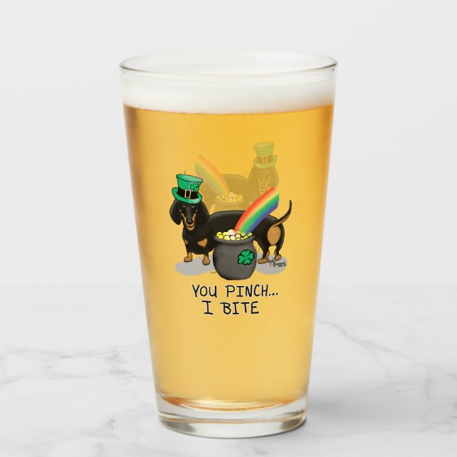 Verre Drôle St. Patrick's Day Dachshund (noir & bronzage (Dos (rempli))
