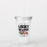 Verre En Acrylique Vegas Chanceux en Amour Enterrement de Vie de Jeun<br><div class="desc">Buvez avec style lors de votre week-end sauvage à Vegas avec notre verre à shot en acrylique Vegas Lucky In Love ! Durable, léger et parfait pour les boissons au bord de la piscine ou les aventures de fête, ce gobelet chic garde la brigade de la mariée hydratée dans le...</div>