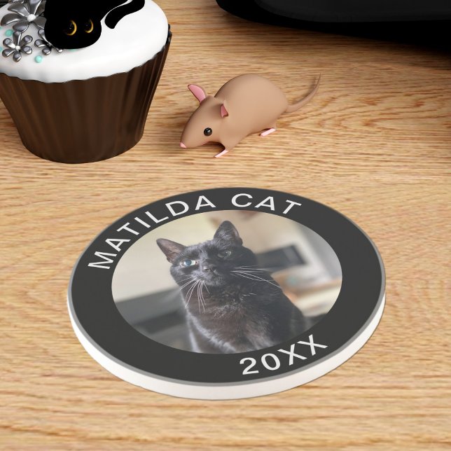 Verre En Grès Nom et année de photo de chat noir sur dessous de  (Upload your black cat's photo (or your's or your dog's) and add a year. Makes a lovely keepsake gift)