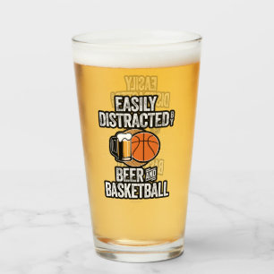 Verre Facilement distrait par la bière et le basket-ball