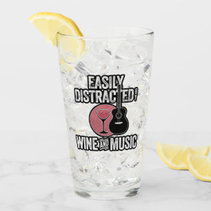Verre Facilement distrait par le vin et la musique