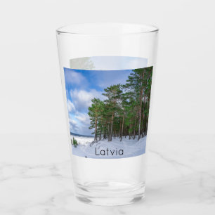 Verre Forêt de pins près de la côte de la mer en Lettoni