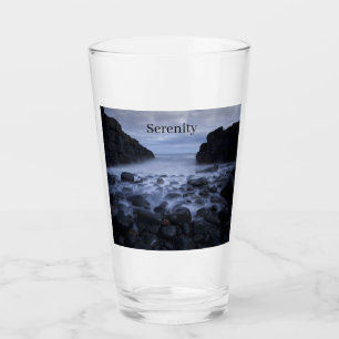 Verre Galets et rochers le long du rivage océanique