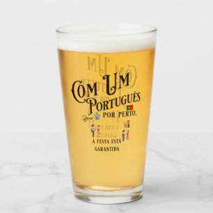 Verre Glass Cup com um Portugues por perto
