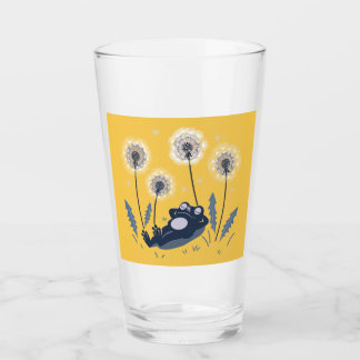 Verre Grenouille détendue parmi les pissenlits