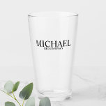 Verre Groomsmen Personnalisé Classique<br><div class="desc">Classic Personnalisé Groomsmen Glass avec le nom de toiletteur personnalisé avec titre dans le style de police serif classique. Aussi parfait pour Best Man,  Père de la Mariée et plus.</div>