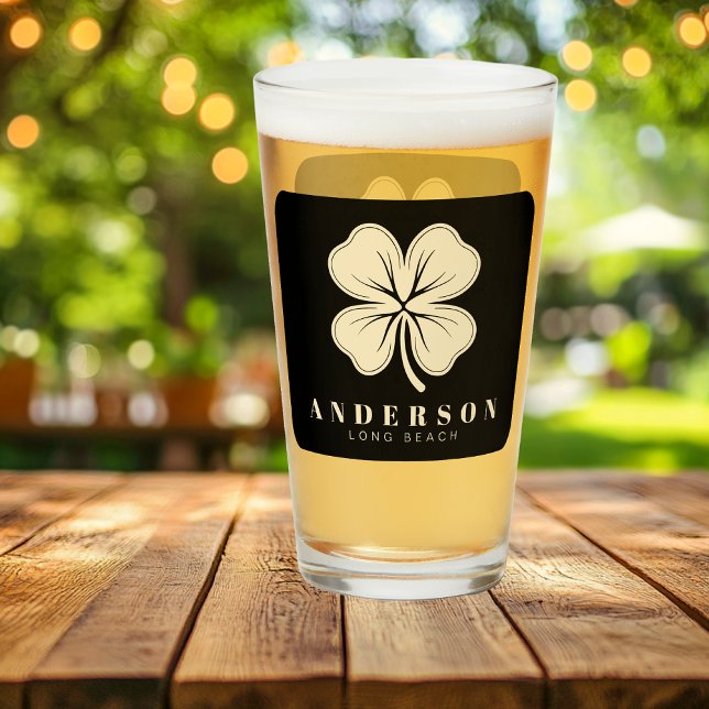 Verre Irlandais Lucky Four Leaf Clover avec nom Black Pi (Créateur téléchargé)