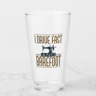 Verre Je conduis une machine à coudre Vintage rapide et