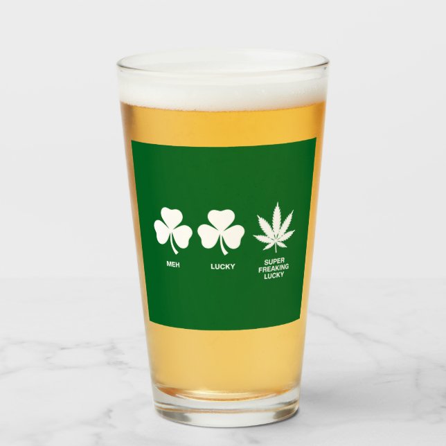 Verre La fête drôle de Saint-Patrick pour les gars  (Devant (rempli))