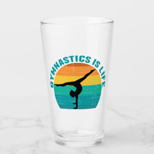 Verre La gymnastique est la gymnaste du coucher de solei