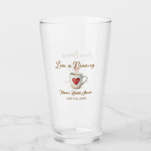 Verre L'amour est en train de préparer une tasse de café
