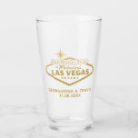 Verre Las Vegas Mariage personnalisé fête nuptiale Favor<br><div class="desc">Verre à pinte de bière personnalisée pour un cadeau de Las Vegas Wedding Favor ou de mariée Groomsmen avec un "mariage dans fabuleux signe Las Vegas" personnalisé en faux or avec et nom et la personnalisation de date. Ils sont abordables et amusants comme des gardiens! La couleur et les polices...</div>