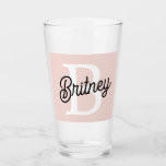 Verre Monogramme et nom personnalisé moderne Pastel Pink<br><div class="desc">Voici notre Monogramme personnalisé moderne et le verre rose Pastel, un ajout élégant et personnalisable à votre collection de verres. Ce verre présente un design contemporain en rose pastel doux, personnalisé avec votre monogramme et nom pour une touche unique. Idéal pour savourer vos boissons préférées avec une touche personnalisée, il...</div>