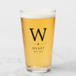 Verre Monogramme minimal meilleur homme<br><div class="desc">Un verre de bière monogrammé pour votre meilleur homme avec son premier nom au-dessus de son nom dans un design simple et minimaliste.</div>