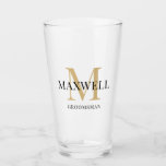 Verre Monogramme personnalisé minimaliste Groomsman Blac<br><div class="desc">Verre de boisson Monogrammé moderne or et noir pour groomsmen - Créez votre propre cadeau de toiletteur personnalisé en ajoutant le nom et le monogramme du destinataire. Un cadeau unique et réfléchi pour les membres de la fête de mariage. Vous pouvez changer le modèle du marié en meilleur homme, père...</div>