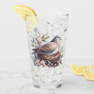 Verre Nid de colombe rousse avec fleurs et branches d'ol