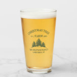 Verre Nom de famille personnalisé Christmas Tree Farm Re<br><div class="desc">Bravo à la saison avec notre verre de pinte de vacances personnalisé! Doté de votre nom de famille et d'un design rétro de la ferme de Noël en vert sage,  il est parfait pour déguster vos boissons préférées et ajouter une touche festive à tout rassemblement.</div>