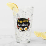 Verre Oeuf cité pour Breakfast Funny Foodie Pun Design<br><div class="desc">Commencez votre journée avec un sourire avec ce design ludique "Oeuf-cité pour le petit déjeuner", parfait pour les amateurs de nourriture et de brunch. Avec son charme dessiné à la main, cet artisanat présente deux oeufs sur le côté ensoleillé, ainsi que des bandes de bacon croustillantes, le tout dans un...</div>