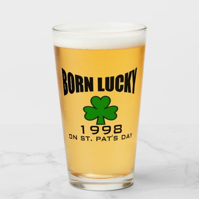 Verre shamrock irlandais chanceux soutenu par (Devant (rempli))