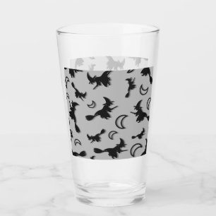 Verre Sorcière volante entre la moitié de la lune à Hall