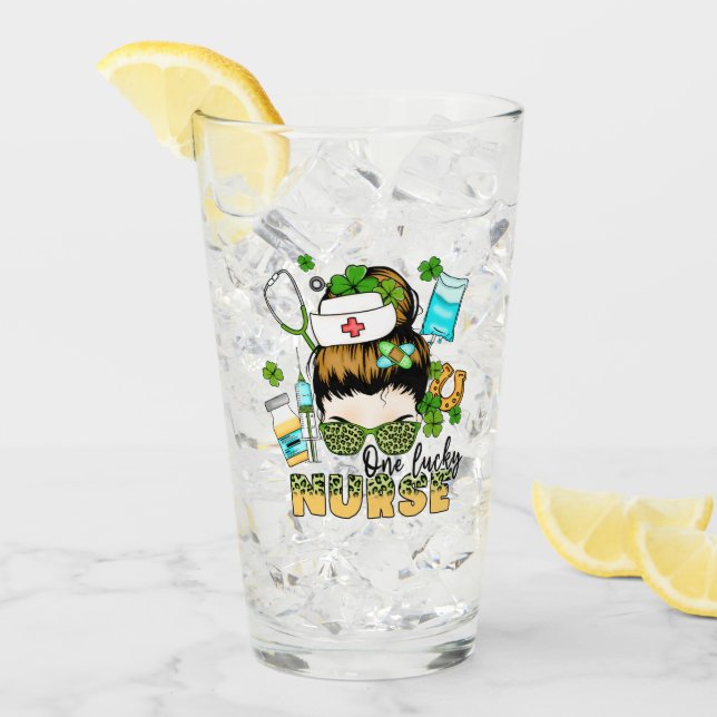 Verre Une infirmière chanceuse St. Patrick's (Devant glace)
