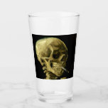 Verre Van Gogh Fumer du squelette<br><div class="desc">Verre Tumbler avec la peinture à l’huile de Vincent van Gogh Skull of a Skeleton with Burning Cigarette (1885-86). Un grand cadeau pour les amateurs de post-impressionnisme et d'art hollandais !</div>