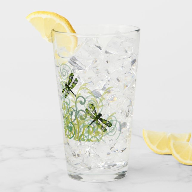 Verre vert de boissons de libellules (Devant glace)