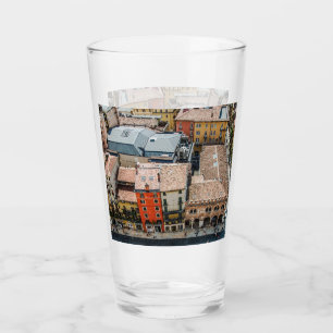 Verre Vue du dessus des façades colorées des bâtiments