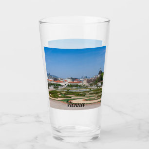 Verre Vue sur les jardins près du palais du Belvédère in