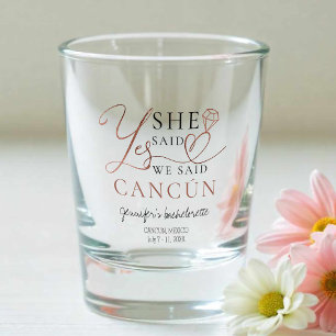 Verres à shots pour l'enterrement de vie de jeune 