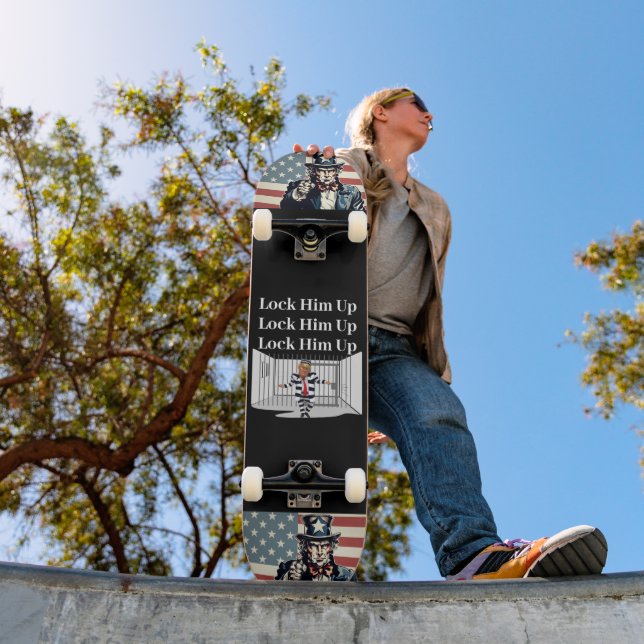 Verrouillez-Le Sur Le Skateboard Trump (Extérieur 1)