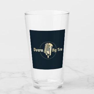 Vers Le Bas Par Verre À Dix Pint