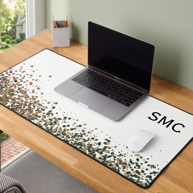 Vert sauge et monogramme abstrait en points de ter (This artistic desk mat is a great gift for a friend upgrading their office for their new job.)