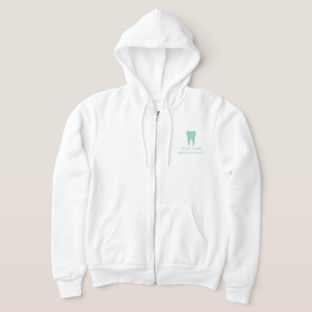 Veste À Capuche Dentistry hoodie with custom molar tooth logo (Poser)