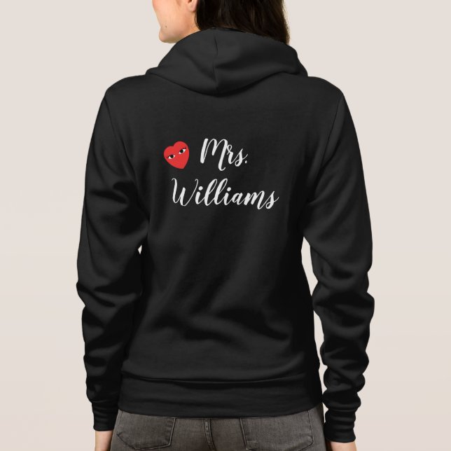 Veste À Capuche Mme Wifey Hoody au coeur rouge en noir (Dos)