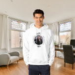 Veste À Capuche Nom de la photo légende du mythe de l'homme<br><div class="desc">Célébrez sa journée spéciale avec style avec ce t-shirt personnalisé ! Avec un arrière - plan blanc classique et un texte gras qui dit : "L'homme, le mythe, la légende." Customisez le design en ajoutant son nom, et une photo préférée pour le rendre vraiment unique. Ce t-shirt est le cadeau...</div>