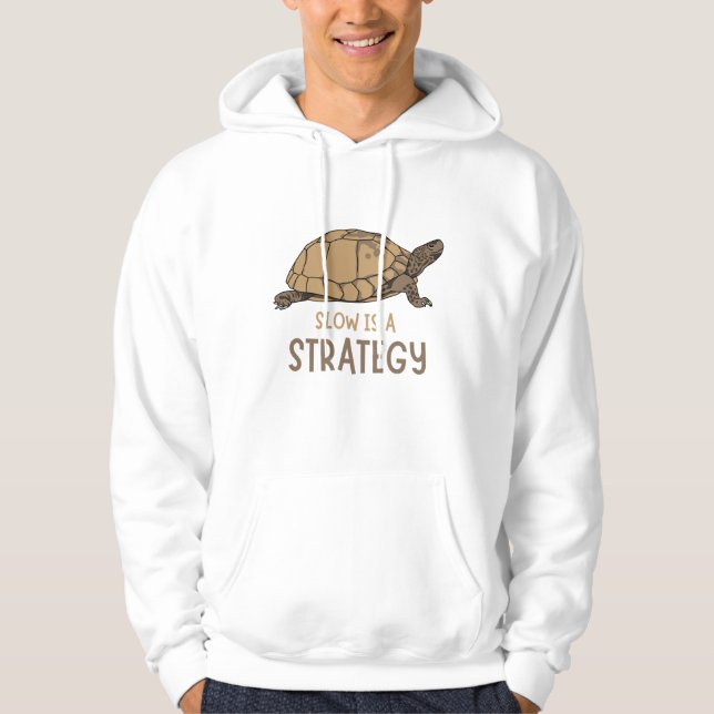 Veste À Capuche Slow Is a Strategy – Minimal Turtle Quote Design (Devant)