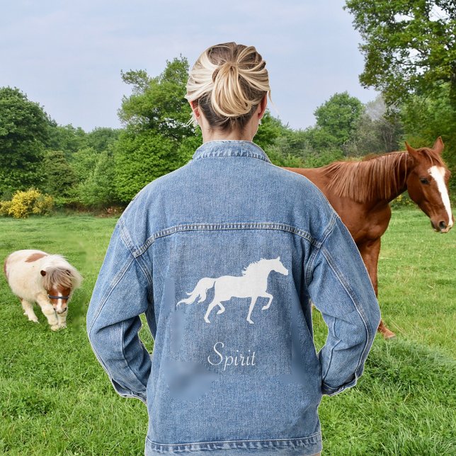 Veste en jean à motif de cheval blanc et écriture  (Créateur téléchargé)