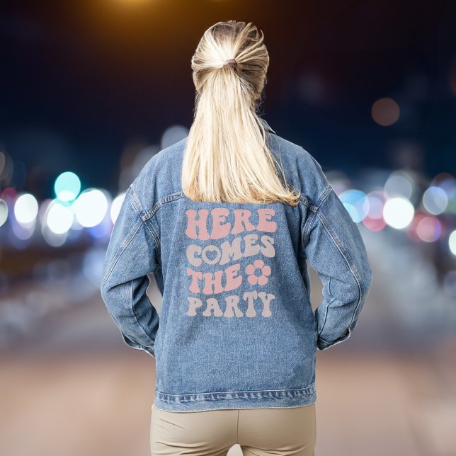 Veste En Jean Bachelorette de script rétro (Your bridesmaids & besties will love to be part of the bride squad bringing the party to your bach)