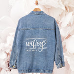 Veste En Jean Cadeau Mariage branché Wifey nouvellement marié<br><div class="desc">La veste denim classique avec un texte "Wifey" moderne dans un script de calligraphie tourbillonnant avec un coeur,  et customisé avec l'année. Le cadeau mariage parfait et gardez le saké pour la belle mariée mariée.</div>