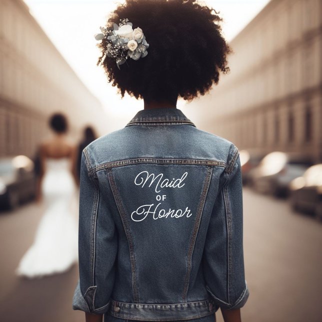 Veste En Jean Demoiselle d'honneur script (black girl wearing a denim jacket with the message "maid of honor")