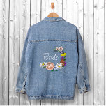 Veste En Jean Fleurs sauvages Floral Blue Champhrooms Mariage<br><div class="desc">Un arrière - plan bleu clair avec des fleurs sauvages,  des champignons,  des marguerites blanches et des papillons monarques. Parfait pour les couples qui aiment le plein air et le charme rustique.</div>