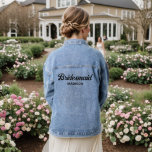 Veste En Jean Mariage de script de la servante d'accueil personn<br><div class="desc">Surprenez vos demoiselles d'honneur pour votre grande journée avec cette Veste Denim Mariage de script de Bridesmaid personnalisée. Ils peuvent porter à votre mariage et aussi décontracté ! Ce design chic moderne a le texte de typographie "bridesmaid" en caractères noirs courbés sur le centre arrière. Le nom est en lettres...</div>
