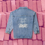 Veste En Jean Mère de la mariée typographie mariage florale deni<br><div class="desc">Cette veste en jean a été créée pour donner un regard spécial à la mère de la mariée. Sur le dos, le beau design de fleur et de feuilles de pivoine blanche est accompagné des mots "Mère de la mariée" dans une police de caractères stylisée. Il est idéal pour la...</div>