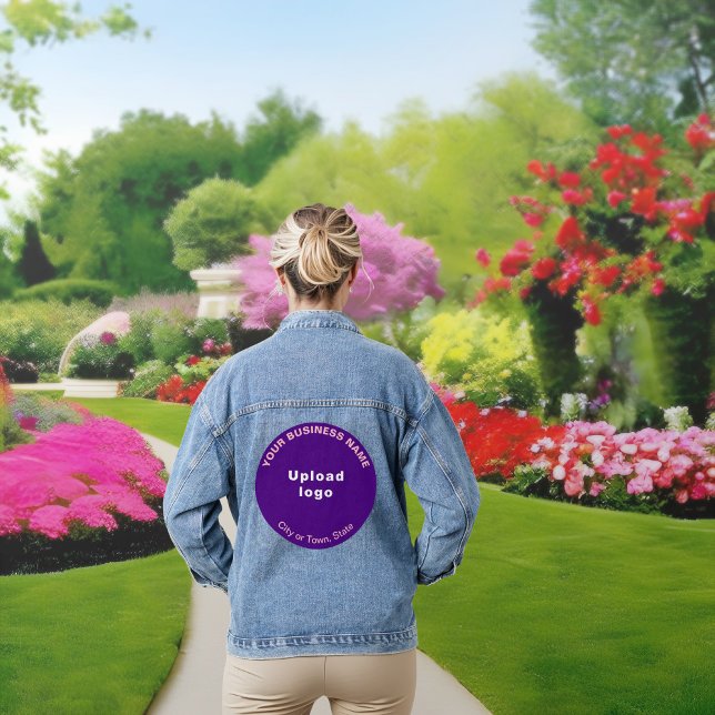 Veste En Jean Purple Round Business Marque sur les femmes (Purple round business brand on women's denim jacket.)