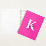 Vibrant moderne Nom personnalisé Monogramme -<br><div class="desc">Séjournez organisé en style avec ce planificateur personnalisé moderne et dynamique, doté d'une palette de couleurs audacieuse et énergique et d'un nom ou d'un monogramme élégant et minimaliste. Que vous soyez en charge du travail, de l'école, des objectifs ou de la vie quotidienne, ce planificateur apporte de la couleur et...</div>