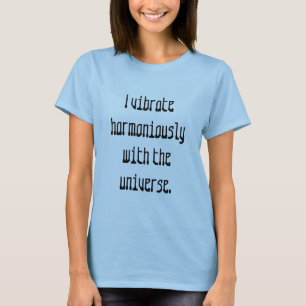 Vibrer avec des t-shirts de citation universelle