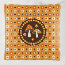 Champignons et fleurs doux rétro